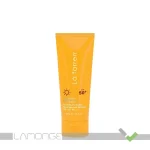 کرم ضد آفتاب SPF50 بی رنگ لافارر مناسب پوست خشک و معمولی حجم 40 میلی لیتر